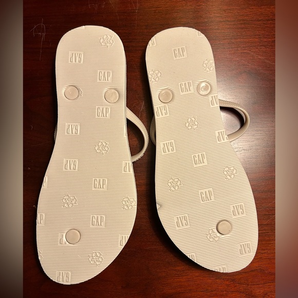 SOLD New GAP sandals 🩴 - Picture 2 of 2